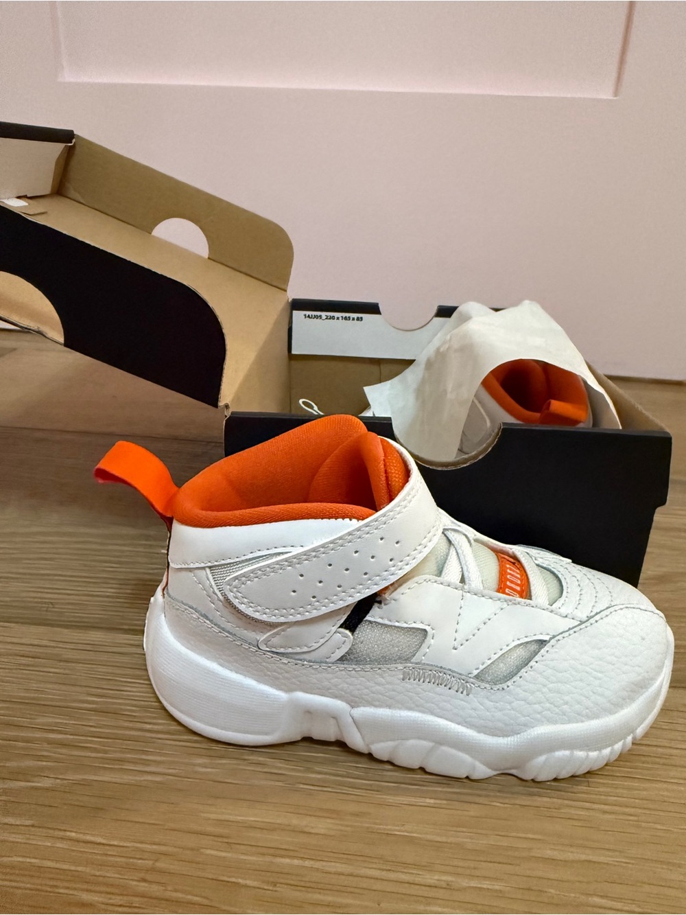 Kids unisex Jumpman two Trey sneakers